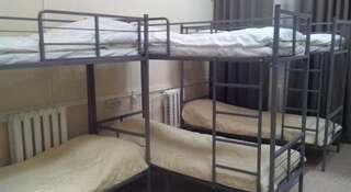 Гостиница Hostel 24х7 Вологда Кровать в общем 10-местном номере для мужчин и женщин-2